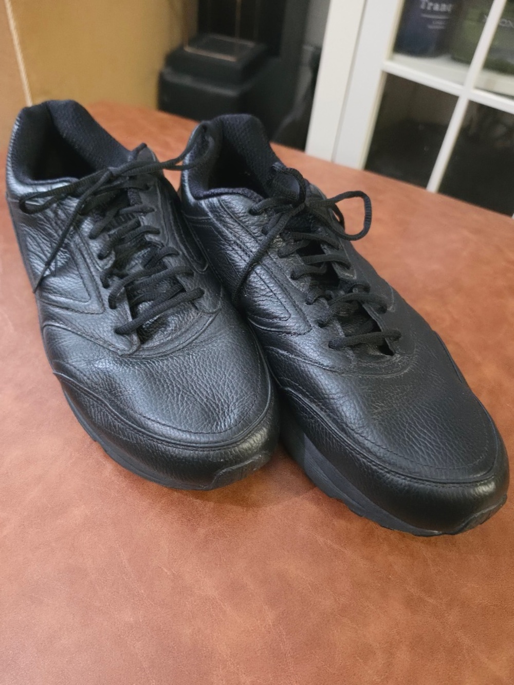 Brooks Addiction Walkers, Men’s 14 4E (EEEE), leather, EUC